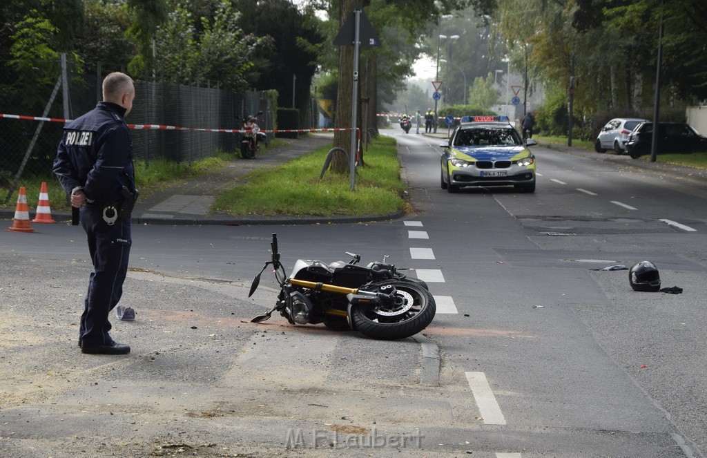 Schwerer Krad PKW Unfall Koeln Muelheim Am Springborn Cottbuserstr P012.JPG - Miklos Laubert